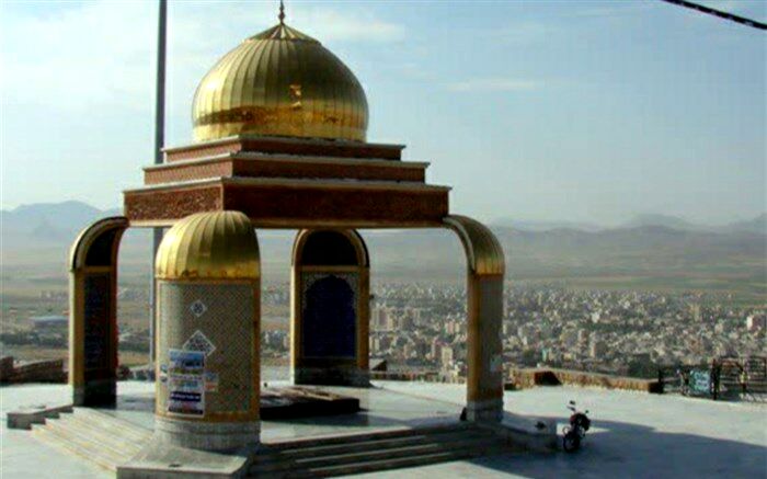 برگزاری نماز جماعت در تپه نورالشهدا