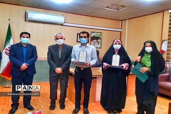 تقدیر از همکاران برتر در جشنواره کشوری تولید محتوا شهرستان امیدیه