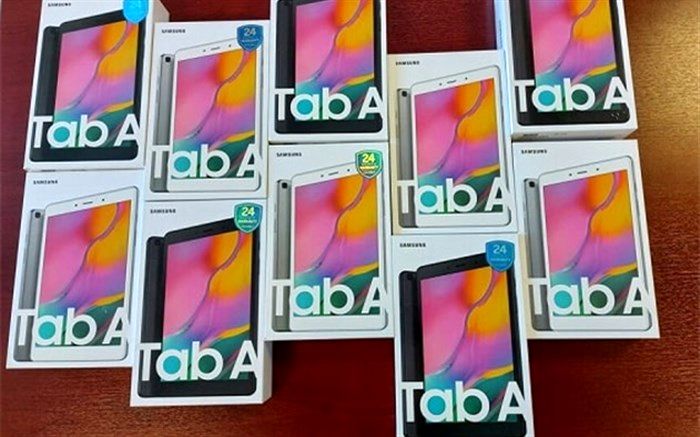 اهدای 12 دستگاه تبلت به دانش‌آموزان توسط یکی از اعضای شورای عالی آموزش و پرورش