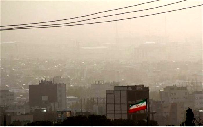گرد و خاک آسمان تهران را دربرمی‌گیرد