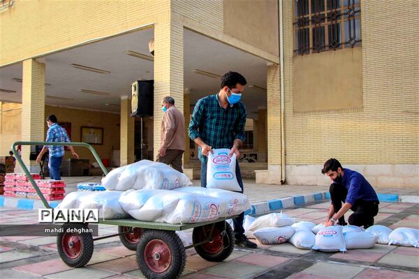 توزیع  313 بسته معیشتی  بین نیازمندان یزد