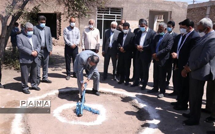 کلنگ احداث مدرسه ۶ کلاسه خیرساز دخترانه در روستای مهدی آباد واحد رفسنجان به زمین زده شد