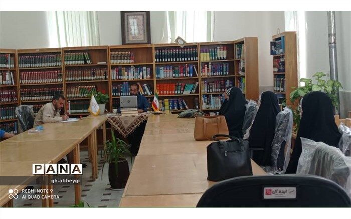 نشست‌های نقد و بررسی کتاب در شهرستان بن