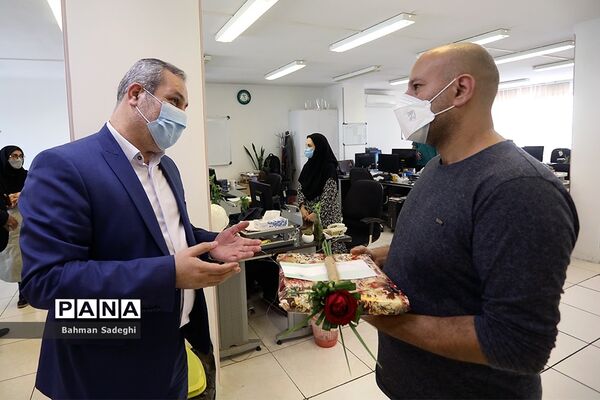 دلجویی قاِئم مقام سازمان دانش آموزی از خبرنگار آسیب دیده پانا در حادثه واژگونی اتوبوس ارومیه