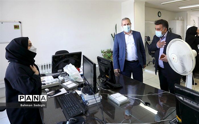 دلجویی قائم‌ مقام سازمان دانش‌آموزی از خبرنگار آسیب‌دیده پانا در حادثه واژگونی اتوبوس خبرنگاران