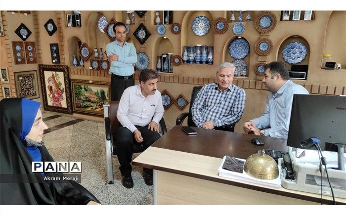 اشتغال‌زایی برای زنان سرپرست خانوار در فروشگاه صنایع‌دستی دست آفرین منطقه ۱۴