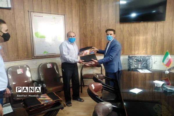 تقدیرازکارکنان اداره صمت در روز ملی صنعت ومعدن