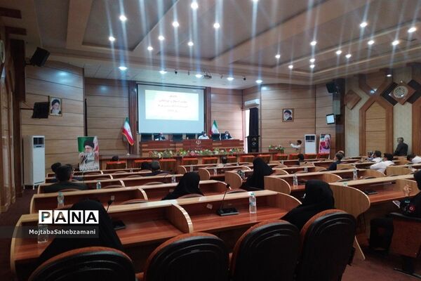 تقدیر از بانک‌های عامل و کارآفرین برتر کمیته امداد حضرت خمینی شهرستان کاشمر