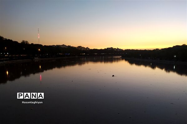 جاری شدن زاینده رود در اصفهان