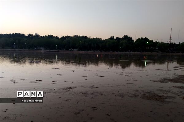 جاری شدن زاینده رود در اصفهان