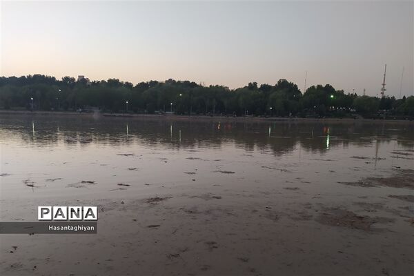 جاری شدن زاینده رود در اصفهان