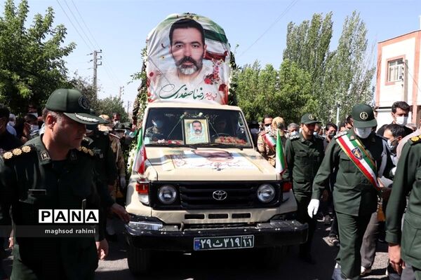 تشییع پیکر پاک شهید مدافع حرم رضا صفدری بر دوش شانه‌های مردم ترکمانچای میانه