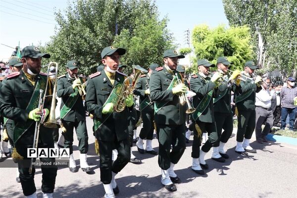 تشییع پیکر پاک شهید مدافع حرم رضا صفدری بر دوش شانه‌های مردم ترکمانچای میانه
