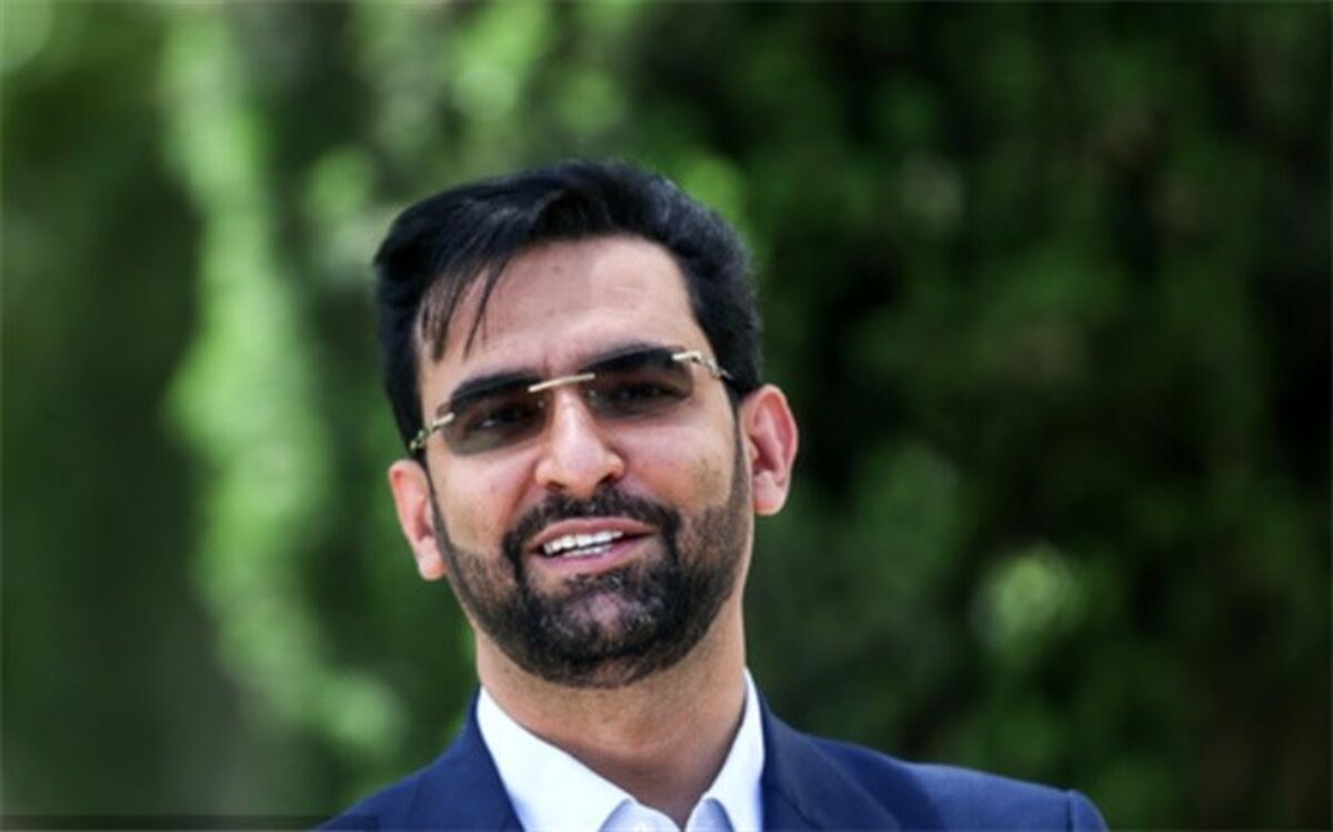 آذری جهرمی: ۱۰۰ درصد شهروندان ایرانی به اینترنت متصل هستند