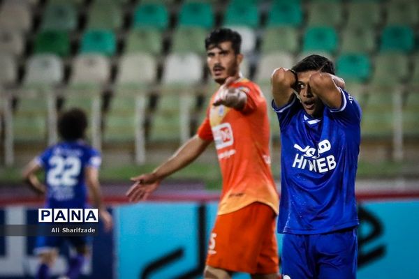 دیدار تیم های استقلال - سایپا