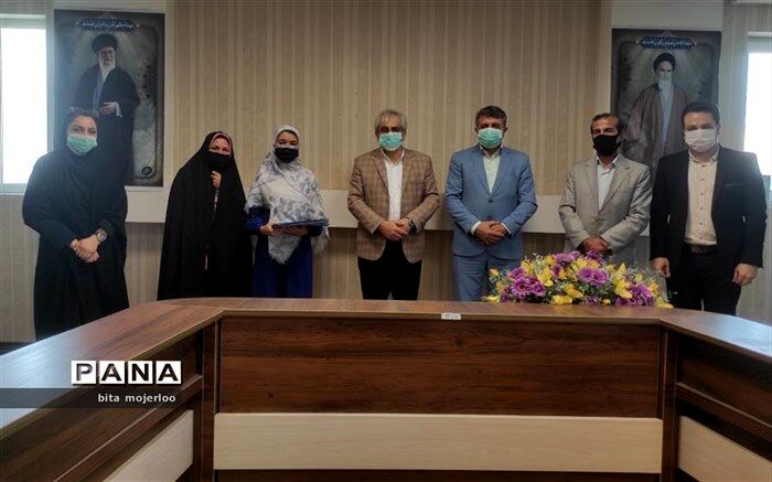 تقدیر از دانش‌آموز برگزیده مسابقه نقاشی شهر صلح‌آمیز ۲۰۲۰ ژاپن