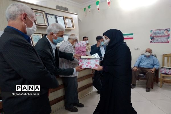 نشست نویسندگان دفاع مقدس  به مناسبت روز قلم در کاشمر