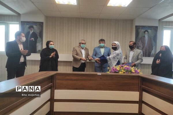تقدیر از دانش‌آموز برگزیده مسابقه نقاشی شهر صلح‌آمیز ۲۰۲۰ ژاپن