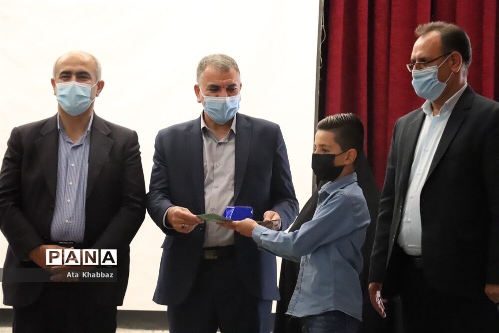 آئین تجلیل از برگزیدگان مسابقه اسطوره های مقاومت آموزش و پرورش در آذربایجان شرقی