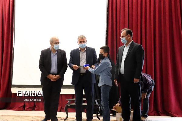 آئین تجلیل از برگزیدگان مسابقه اسطوره های مقاومت آموزش و پرورش در آذربایجان شرقی