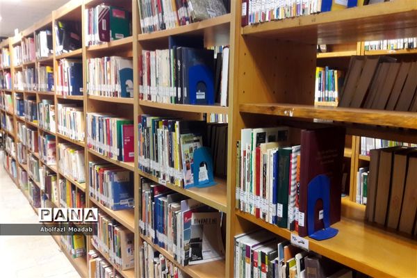 تقدیر از همکاری کتابدار کتابخانه امام خمینی (ره) با سازمان دانش‌آموزی خلیل آباد