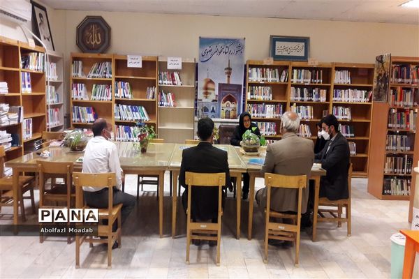 تقدیر از همکاری کتابدار کتابخانه امام خمینی (ره) با سازمان دانش‌آموزی خلیل آباد