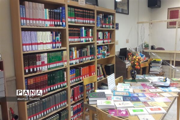 تقدیر از همکاری کتابدار کتابخانه امام خمینی (ره) با سازمان دانش‌آموزی خلیل آباد