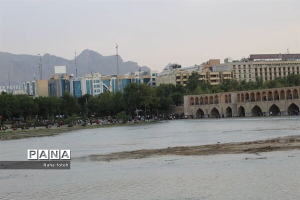 چشم اصفهان به زاینده رود روشن شد