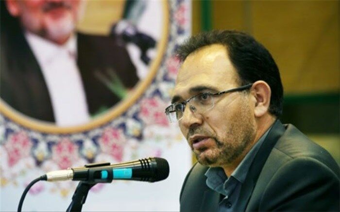 لزوم وجود آثاری با محوریت برنامه و کتب درسی