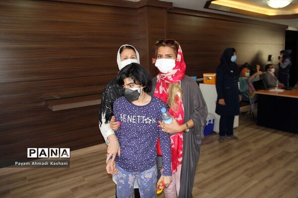 واکسناسیون بیماران بزرگسال اتیسم توسط انجمن اتیسم ایران در بیمارستان آتیه تهران
