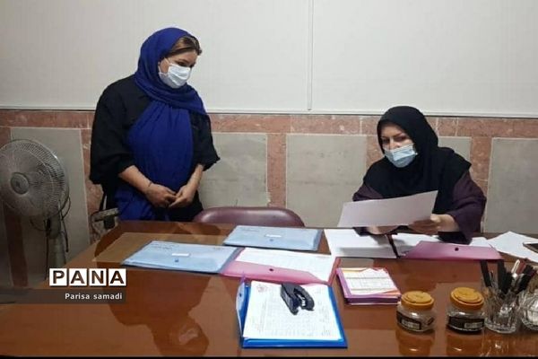 استقرار میز هدایت تحصیلی جهت مشاوره دانش آموزان منطقه ۱۳