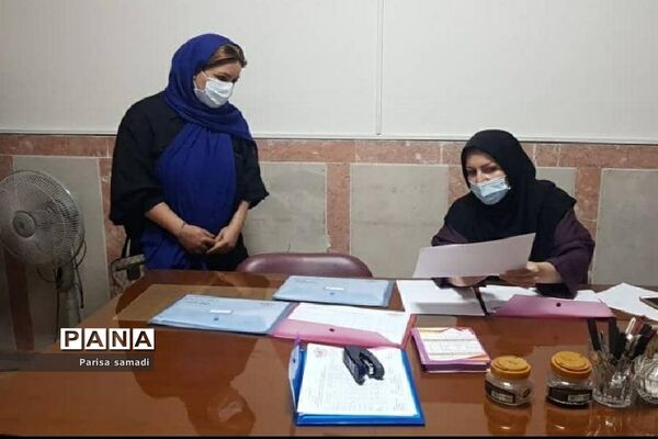استقرار میز هدایت تحصیلی جهت مشاوره دانش آموزان منطقه ۱۳