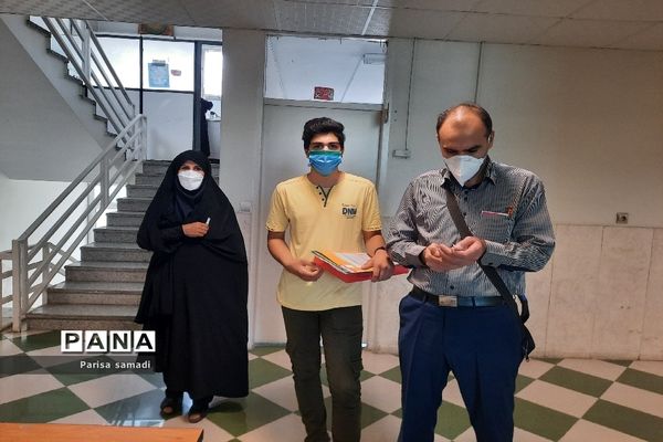 استقرار میز هدایت تحصیلی جهت مشاوره دانش آموزان منطقه ۱۳