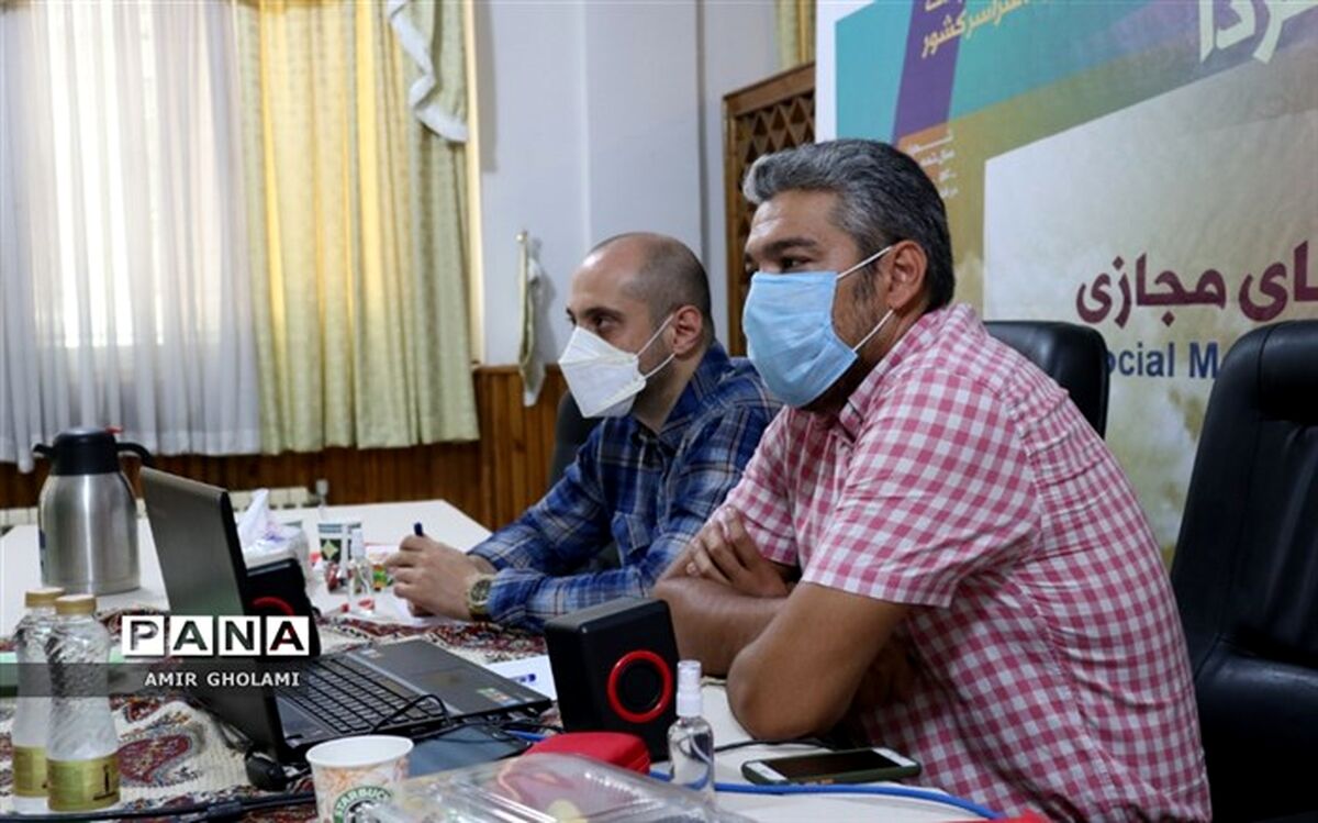 در جشنواره فرهنگی هنری «فردا» داوران علاوه بر ارزیابی آثار، به دانش‌آموزان مشاوره هم می‌دهند
