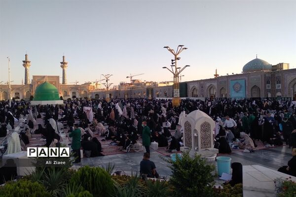 نماز عید قربان در حرم مطهر رضوی