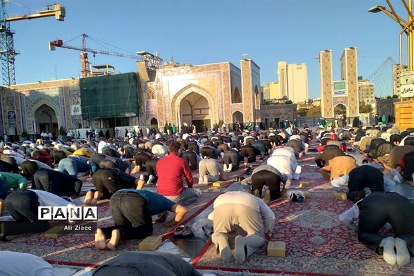 نماز عید قربان در حرم مطهر رضوی