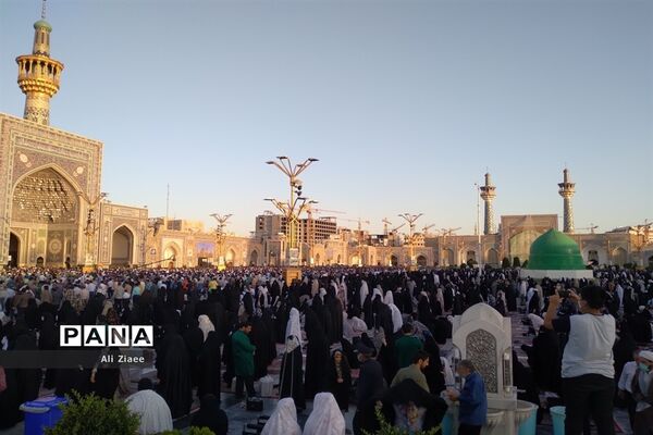 نماز عید قربان در حرم مطهر رضوی