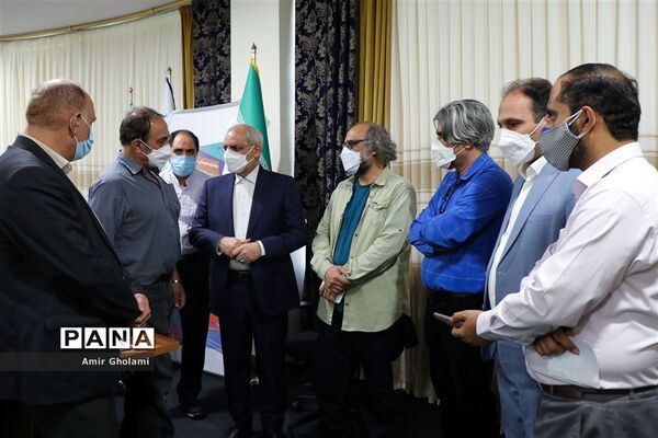 بازدید وزیر آموزش و پرورش از روند اجرای جشنواره فرهنگی هنری فردا