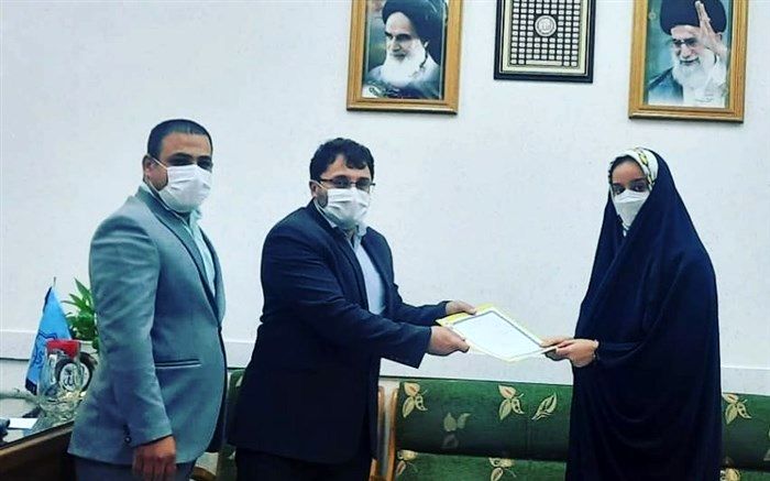 اهدای حکم مشاور نوجوانان مجمع سازمان‌های مردم نهاد استان قم به نماینده مجلس دانش‌آموزی