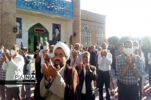 برگزاری نماز عید قربان در امامزاده سید محمد(ع) کاشمر