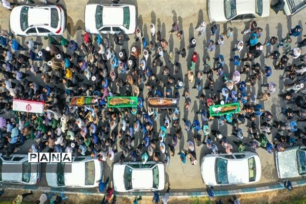 تشییع پیکر محدحسین فرج نژاد به همراه خانواده اش در گلزار شهدای ابرکوه