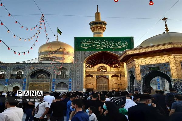 حال و هوای حرم مطهر رضوی  در دهه ولایت