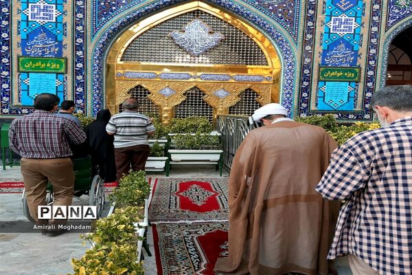 حال و هوای حرم مطهر رضوی  در دهه ولایت