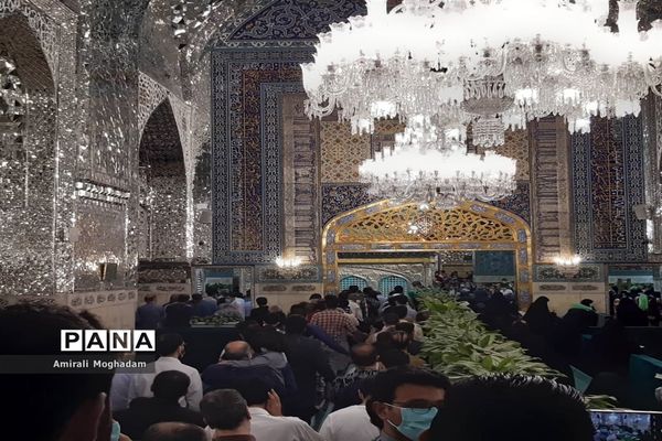 حال و هوای حرم مطهر رضوی  در دهه ولایت