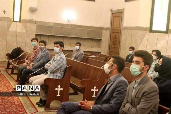 بازدید اعضای انجمن صلح و حقوق بشر جوانان از کلیسای گریگور