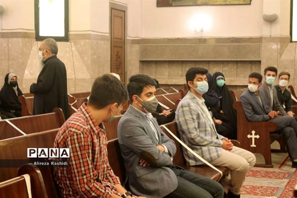 بازدید اعضای انجمن صلح و حقوق بشر جوانان از کلیسای گریگور