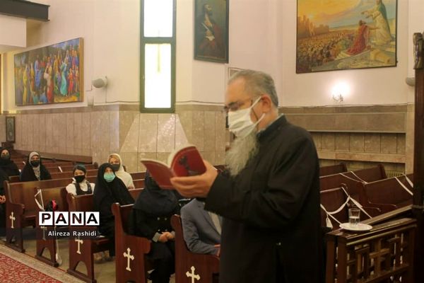 بازدید اعضای انجمن صلح و حقوق بشر جوانان از کلیسای گریگور