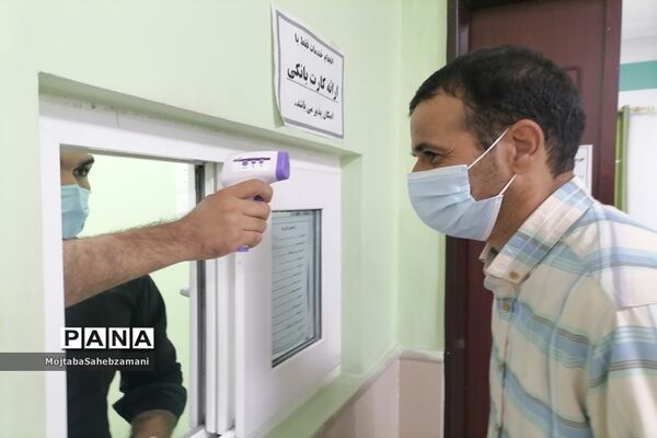 بازدید معاون پرورشی و تربیت بدنی کاشمر از تزریق واکسن کرونا به  فرهنگیان