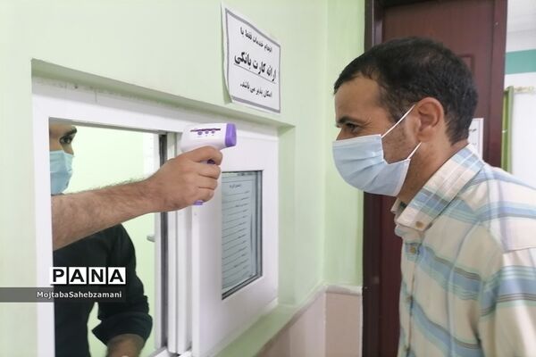 بازدید معاون پرورشی و تربیت بدنی کاشمر از تزریق واکسن کرونا به  فرهنگیان