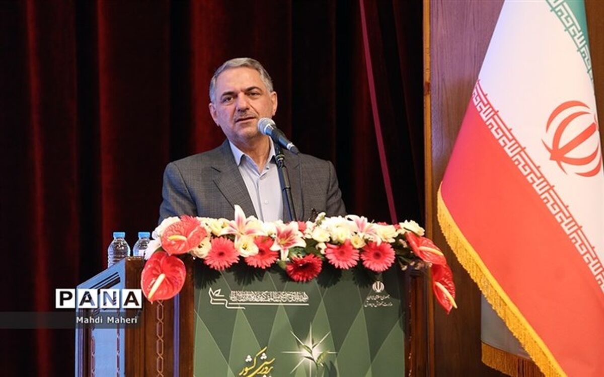 ارائه آیین نامه گواهینامه صلاحیت حرفه ای معلمی به دولت